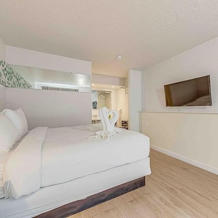 Travel Lodge By Wyndham 10 Min From Disney Kissimmee Esterno foto