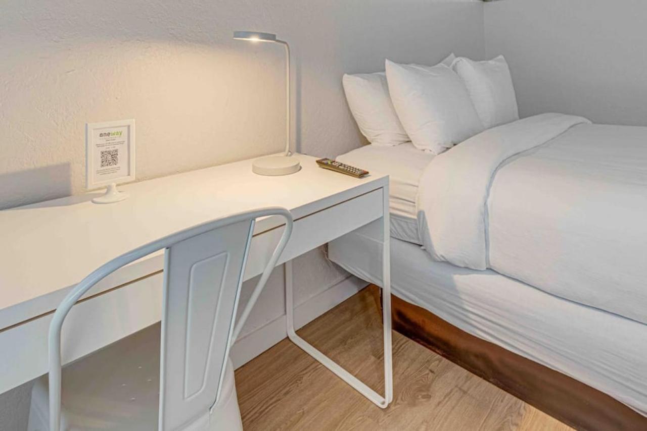 Travel Lodge By Wyndham 10 Min From Disney Kissimmee Esterno foto