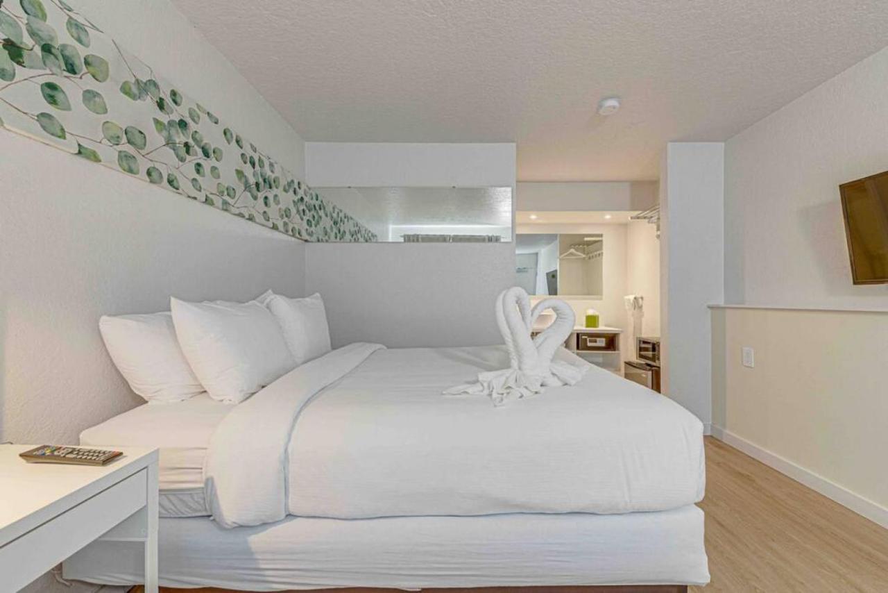 Travel Lodge By Wyndham 10 Min From Disney Kissimmee Esterno foto
