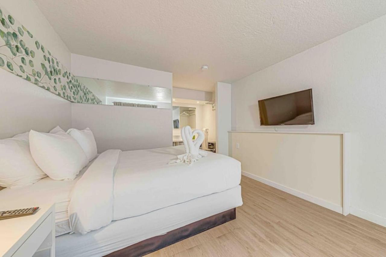 Travel Lodge By Wyndham 10 Min From Disney Kissimmee Esterno foto