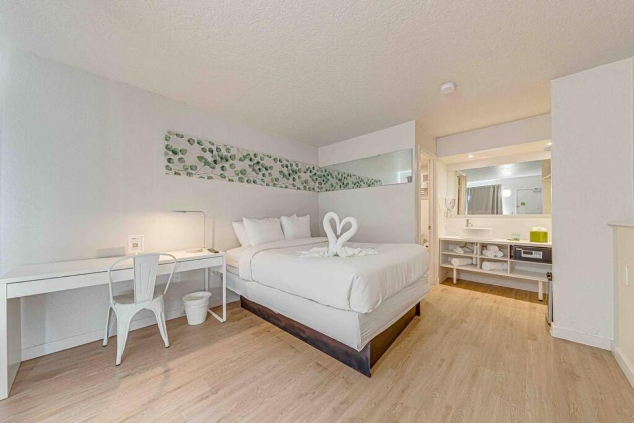 Travel Lodge By Wyndham 10 Min From Disney Kissimmee Esterno foto