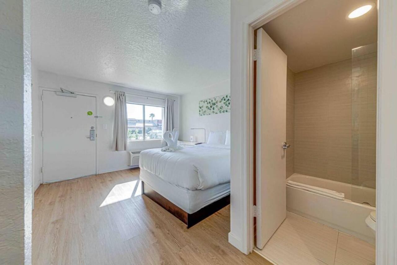 Travel Lodge By Wyndham 10 Min From Disney Kissimmee Esterno foto